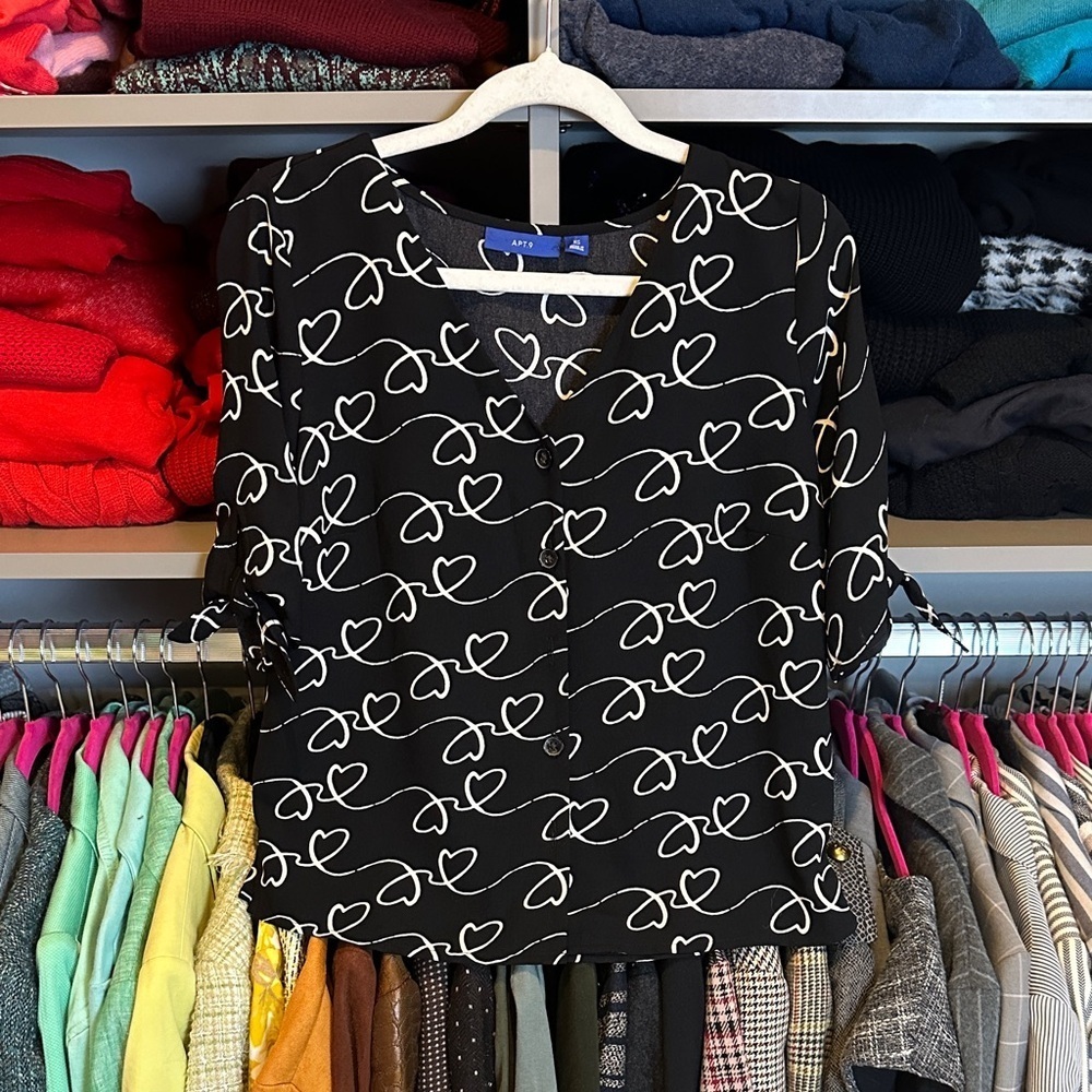 Apt. 9 black/white heart print short tie sleeve v neck button down top size XS